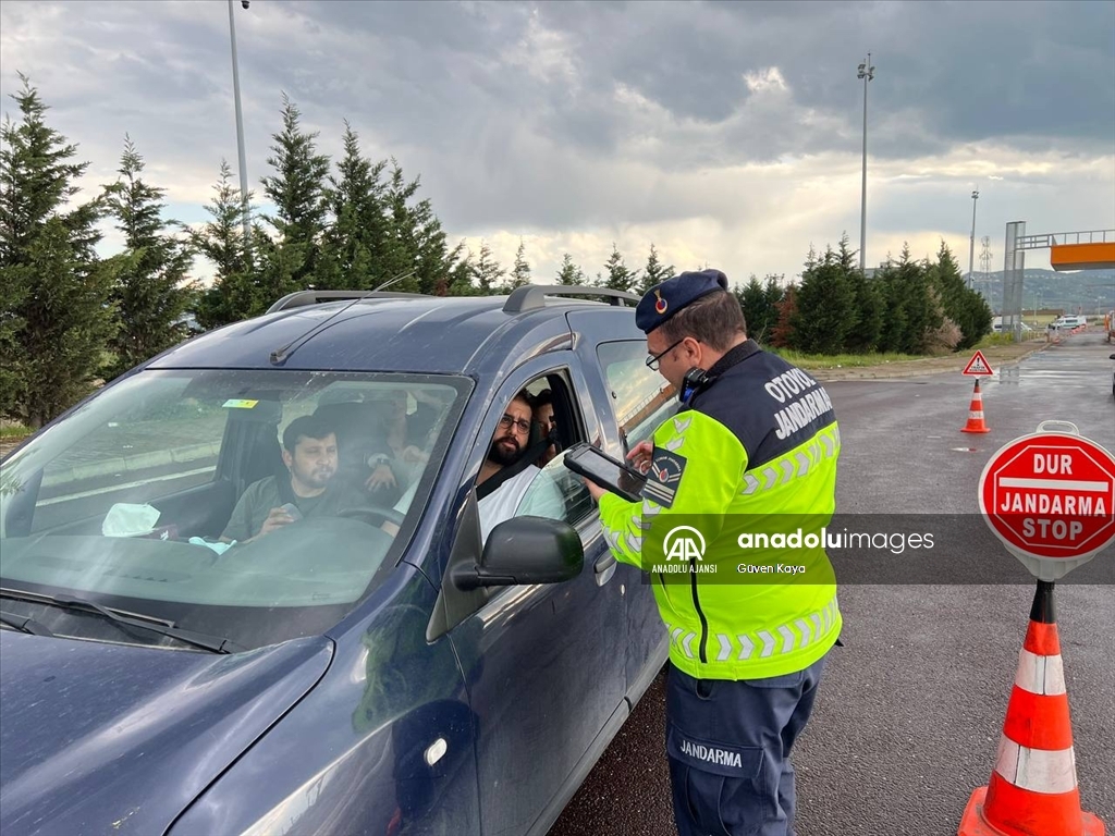 İstanbul-İzmir Otoyolu ile Osmangazi Köprüsü'nde tatilcilerin dönüş hareketliliği devam ediyor