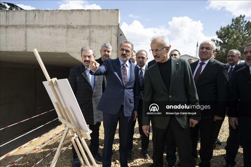 Bakan Uraloğlu, "Sincan OSB-Yenikent-Kazan Soda Demiryolu Projesi" çalışmalarını yerinde inceledi