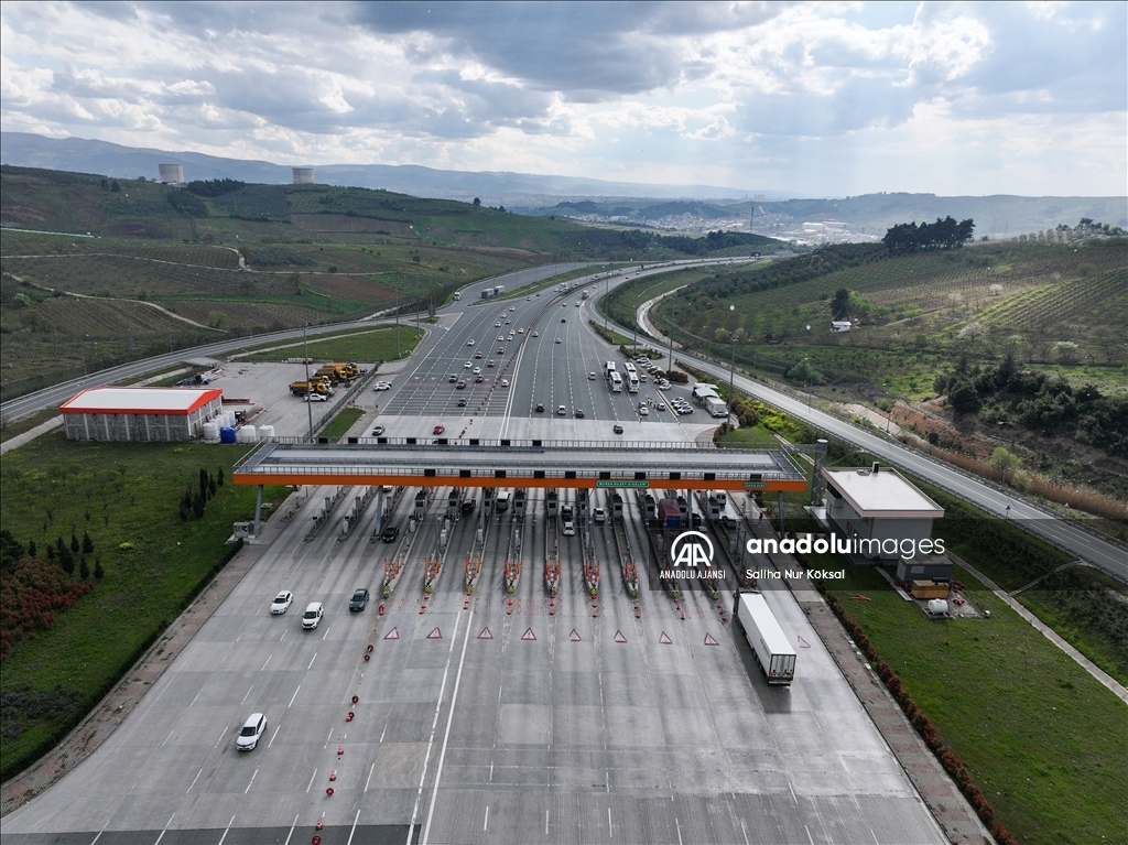 Ramazan Bayramı tatilinin son gününde İstanbul-İzmir Otoyolu'nda dönüş hareketliliği sürüyor