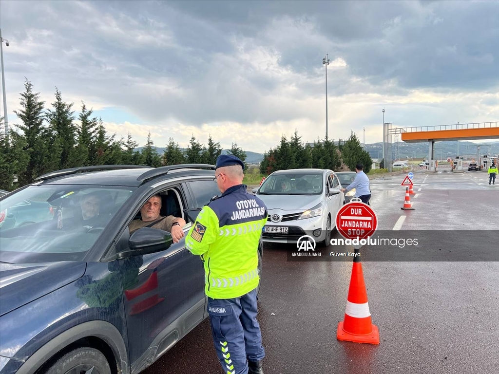 İstanbul-İzmir Otoyolu ile Osmangazi Köprüsü'nde tatilcilerin dönüş hareketliliği devam ediyor