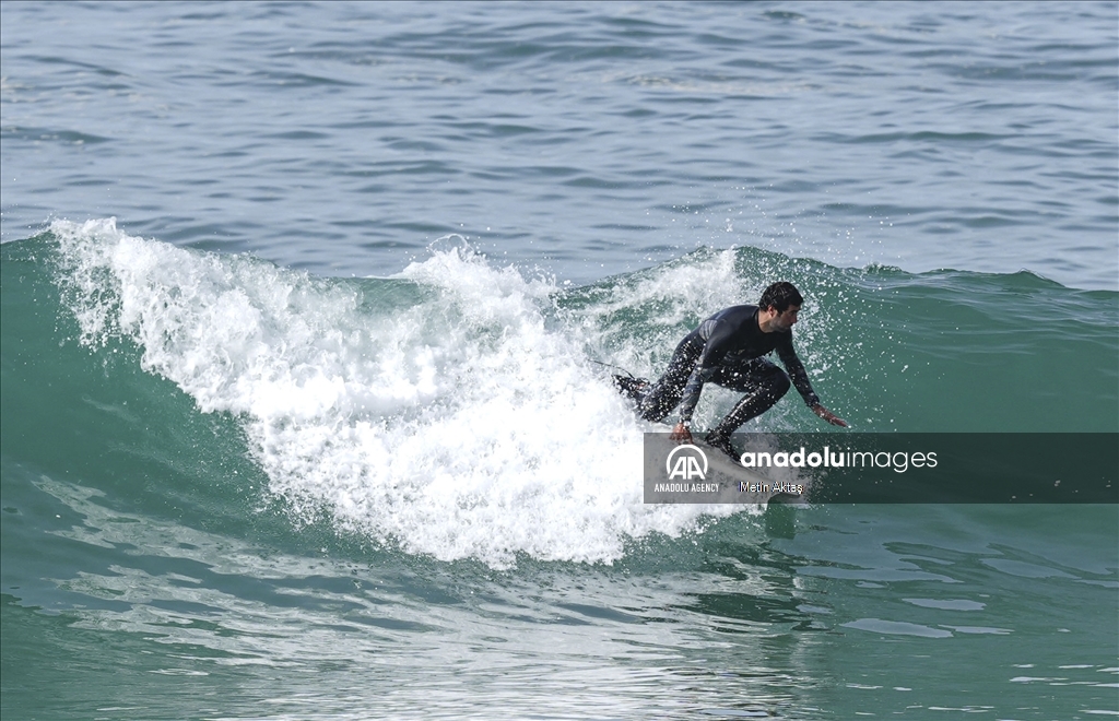 Назаре: будни города с самыми большими волнами