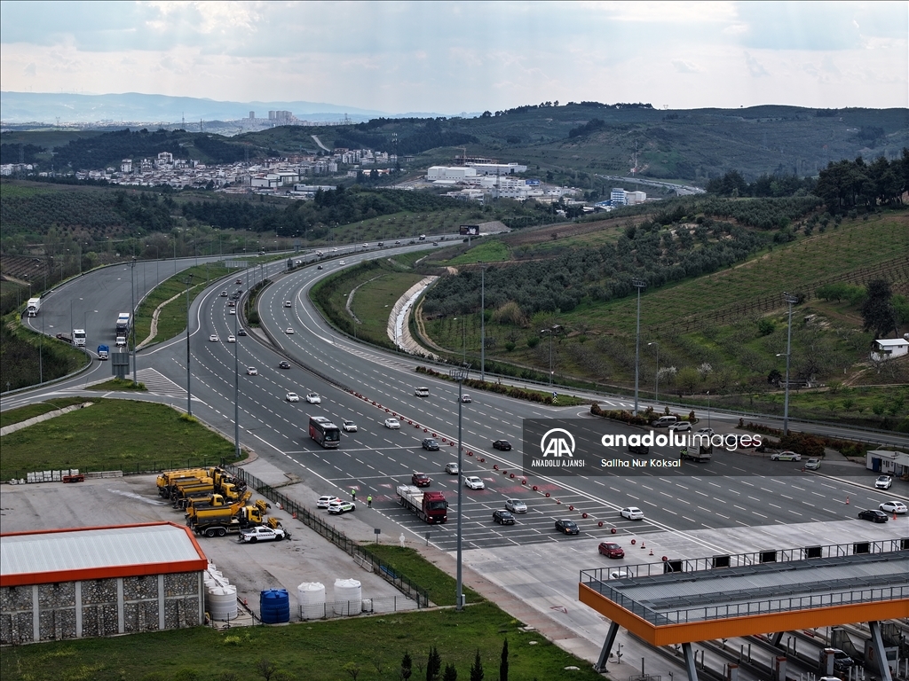 Ramazan Bayramı tatilinin son gününde İstanbul-İzmir Otoyolu'nda dönüş hareketliliği sürüyor