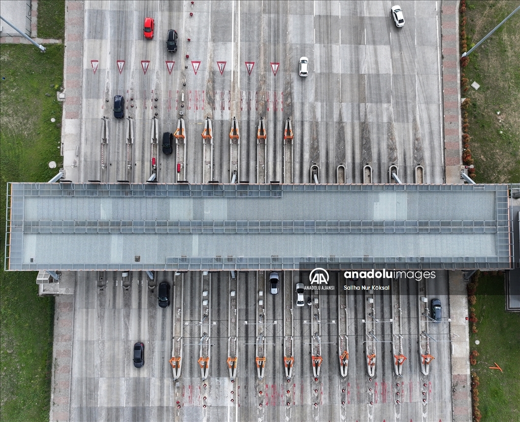 Ramazan Bayramı tatilinin son gününde İstanbul-İzmir Otoyolu'nda dönüş hareketliliği sürüyor