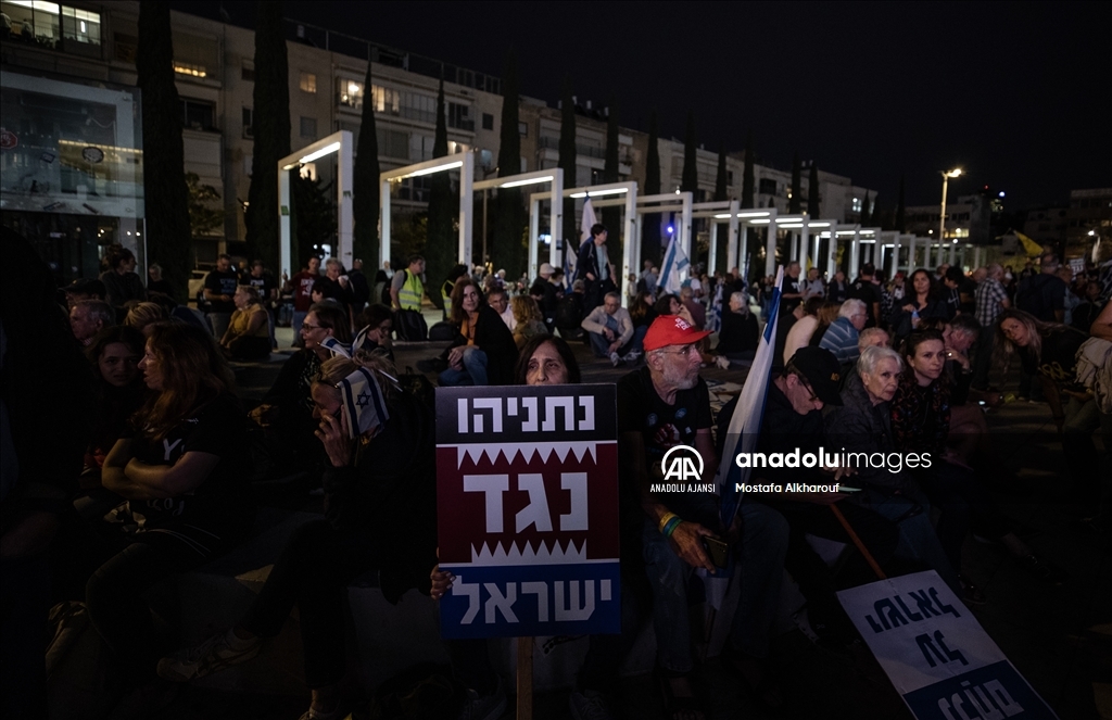 Tel Aviv'de binlerce kişi protesto gösterisi düzenledi