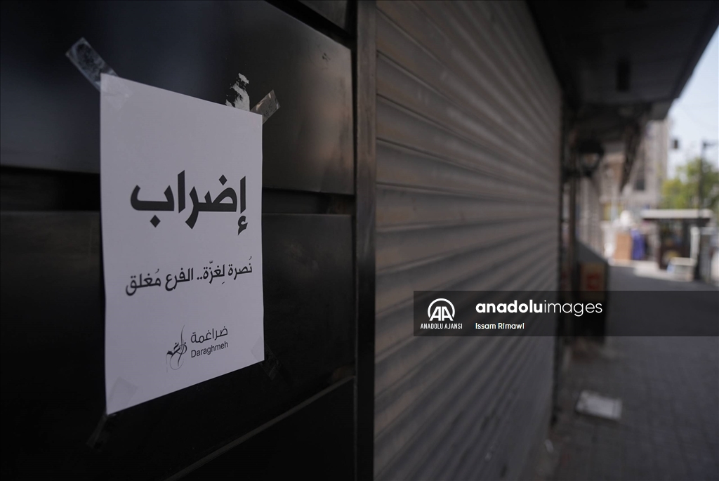 Batı Şeria'da, İsrail'in saldırılarını protesto için Filistinliler greve gitti