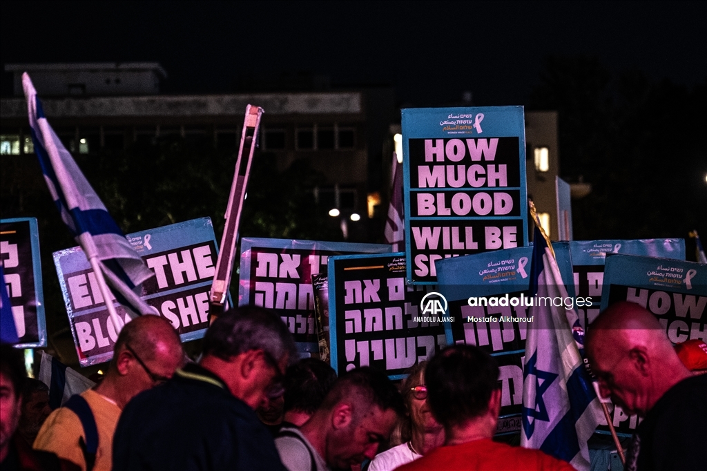 Tel Aviv'de binlerce kişi protesto gösterisi düzenledi