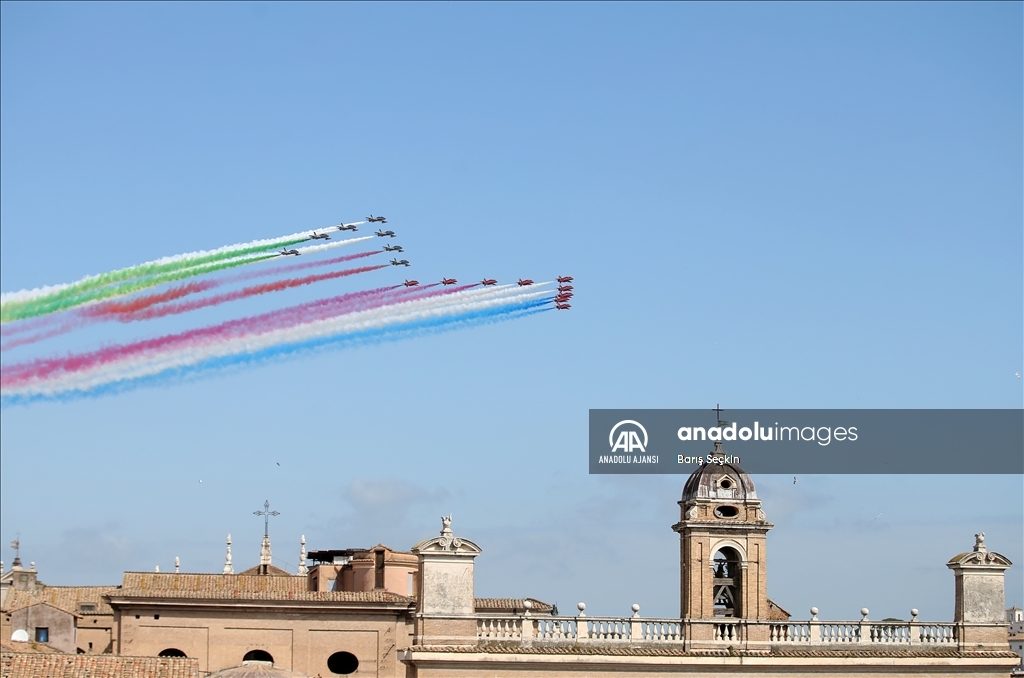 "Frecce Tricolori" ve "Red Arrows"tan Roma'da selamlama uçuşu