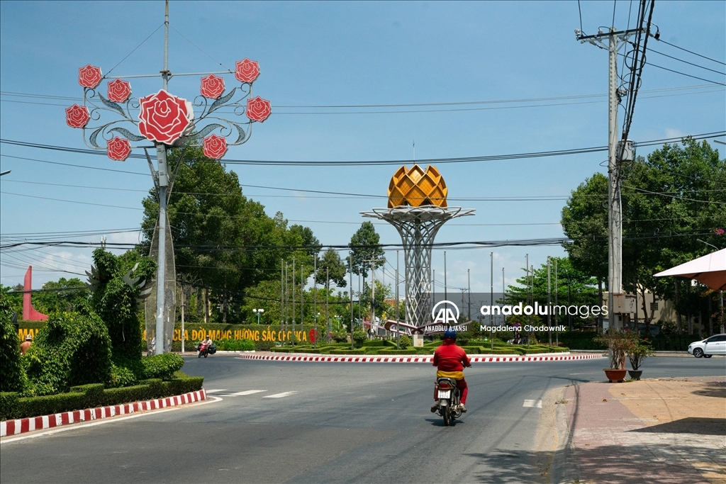 Vietnam’ın çiçekleriyle ünlü Sa Dec Kasabasında renkli manzaralar