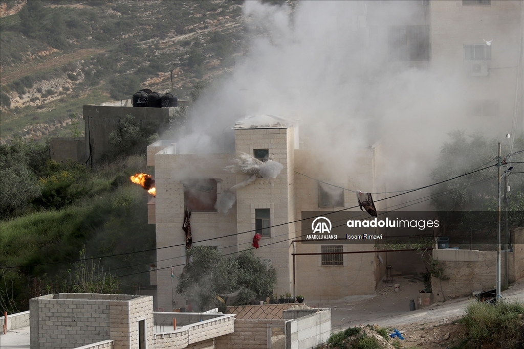 İsrail ordusu Batı Şeria'da bir evi patlayıcılarla yıktı