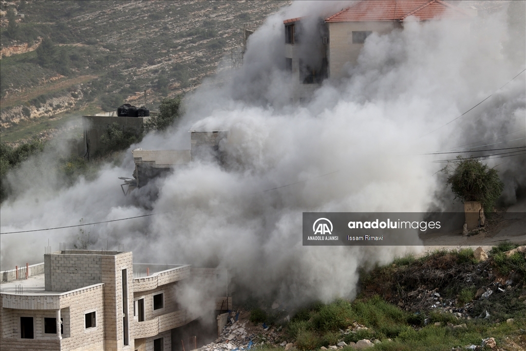 İsrail ordusu Batı Şeria'da bir evi patlayıcılarla yıktı