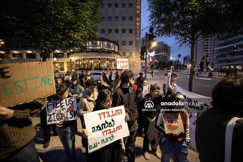 Batı Kudüs'te İsrailli göstericilerden Gazze'deki soykırıma protesto