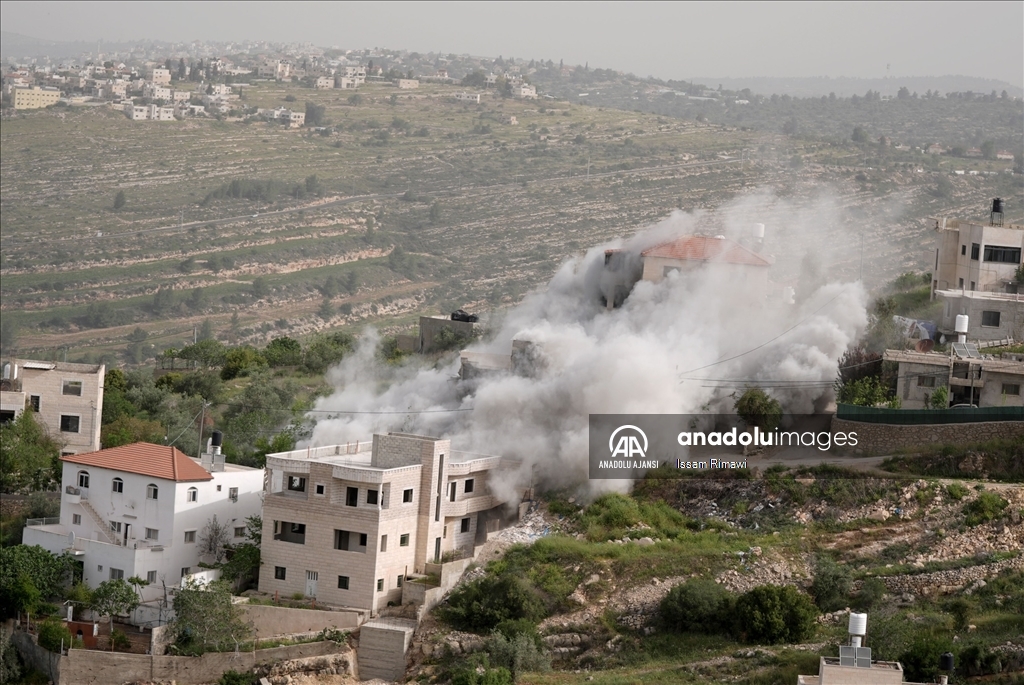 İsrail ordusu Batı Şeria'da bir evi patlayıcılarla yıktı