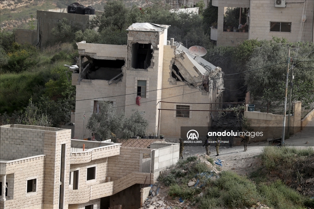 İsrail ordusu Batı Şeria'da bir evi patlayıcılarla yıktı