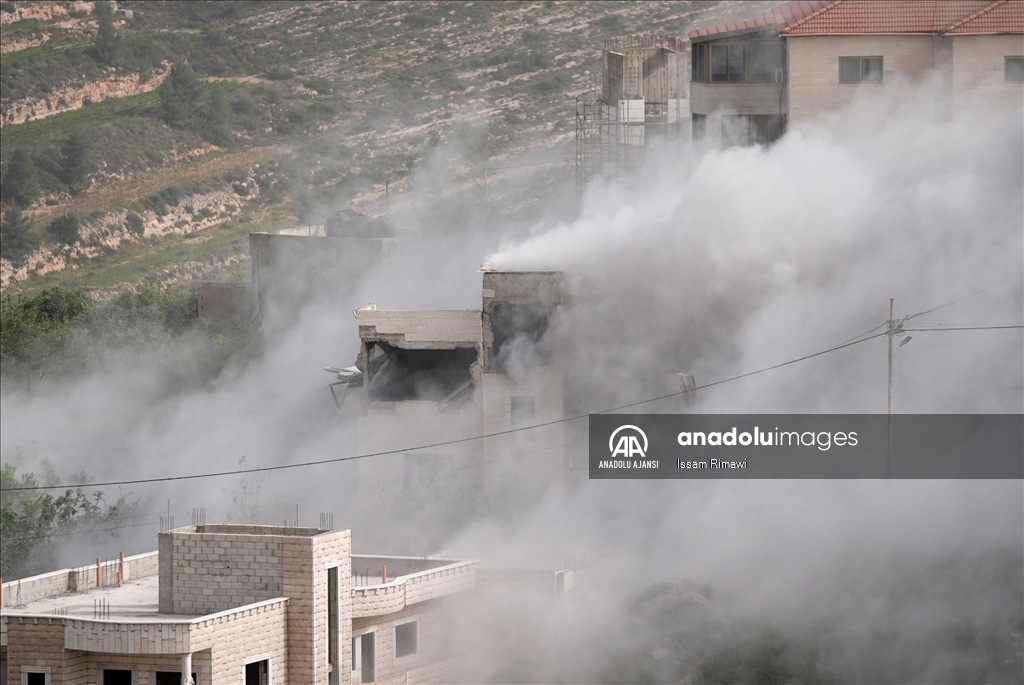İsrail ordusu Batı Şeria'da bir evi patlayıcılarla yıktı