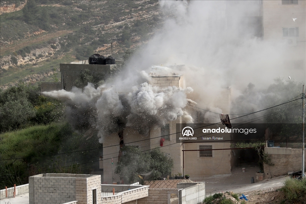 İsrail ordusu Batı Şeria'da bir evi patlayıcılarla yıktı