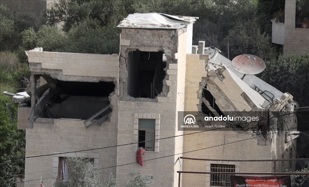 İsrail ordusu Batı Şeria'da bir evi patlayıcılarla yıktı