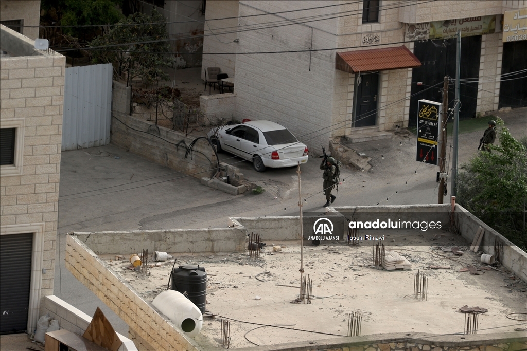 İsrail ordusu Batı Şeria'da bir evi patlayıcılarla yıktı