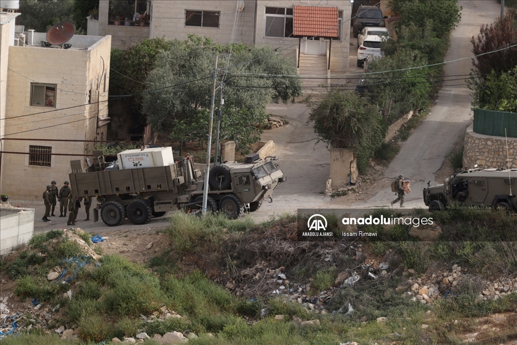 İsrail ordusu Batı Şeria'da bir evi patlayıcılarla yıktı