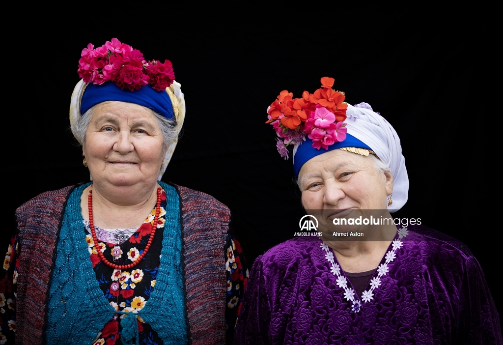 Rengarenk giysilerle yaşatılan 500 yıllık gelenek