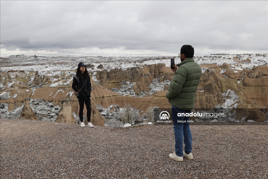 Kapadokya di biharê da bi berfê xemilî