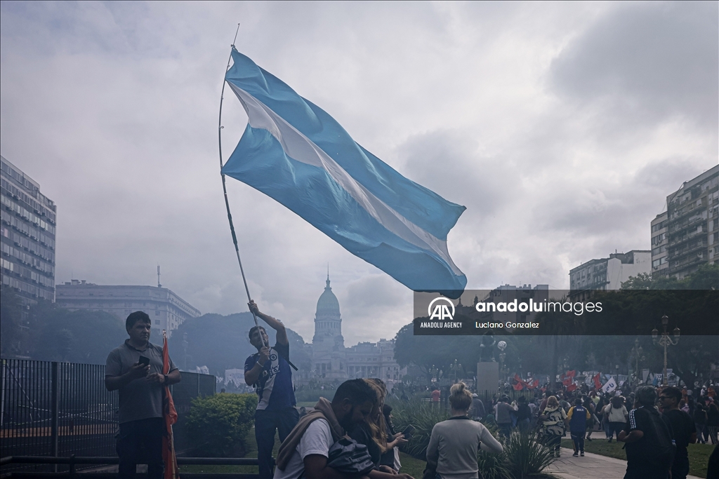 Retirees and Union Labor Confederation strike in Argentina