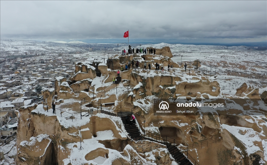 Kapadokya di biharê da bi berfê xemilî