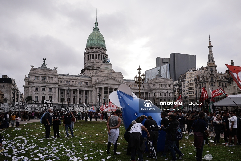 Retirees and Union Labor Confederation strike in Argentina