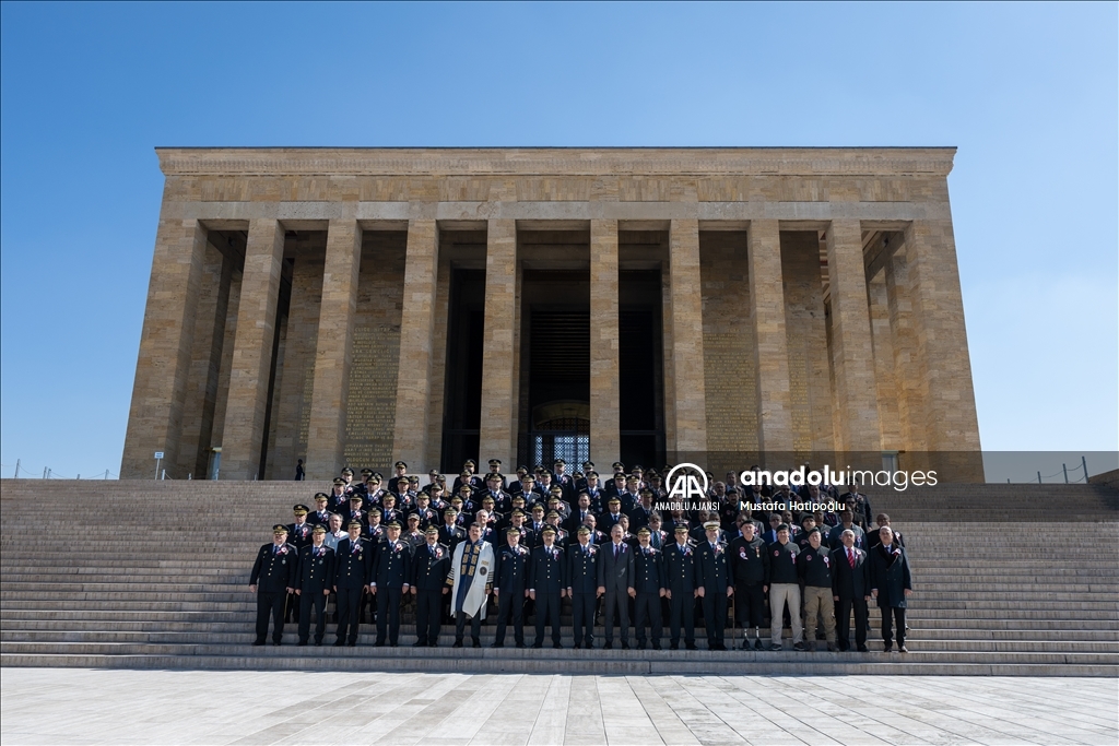 Emniyet teşkilatından Anıtkabir'e "180. yıl" ziyareti