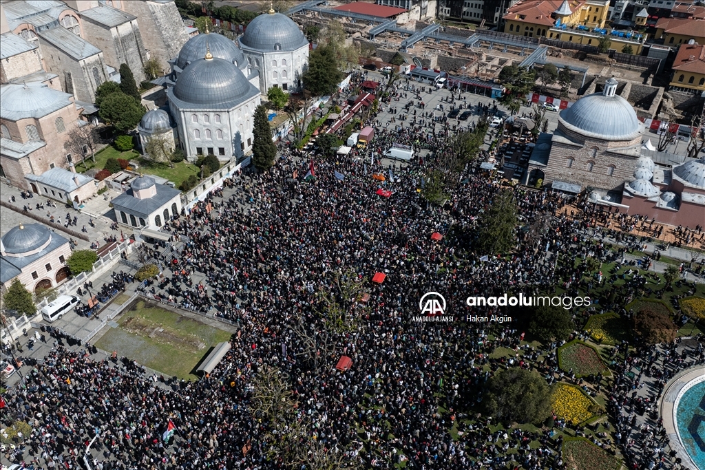 İHH'nin düzenlediği "Gazze Ölüyor! Ayağa Kalk!" yürüyüşü başladı