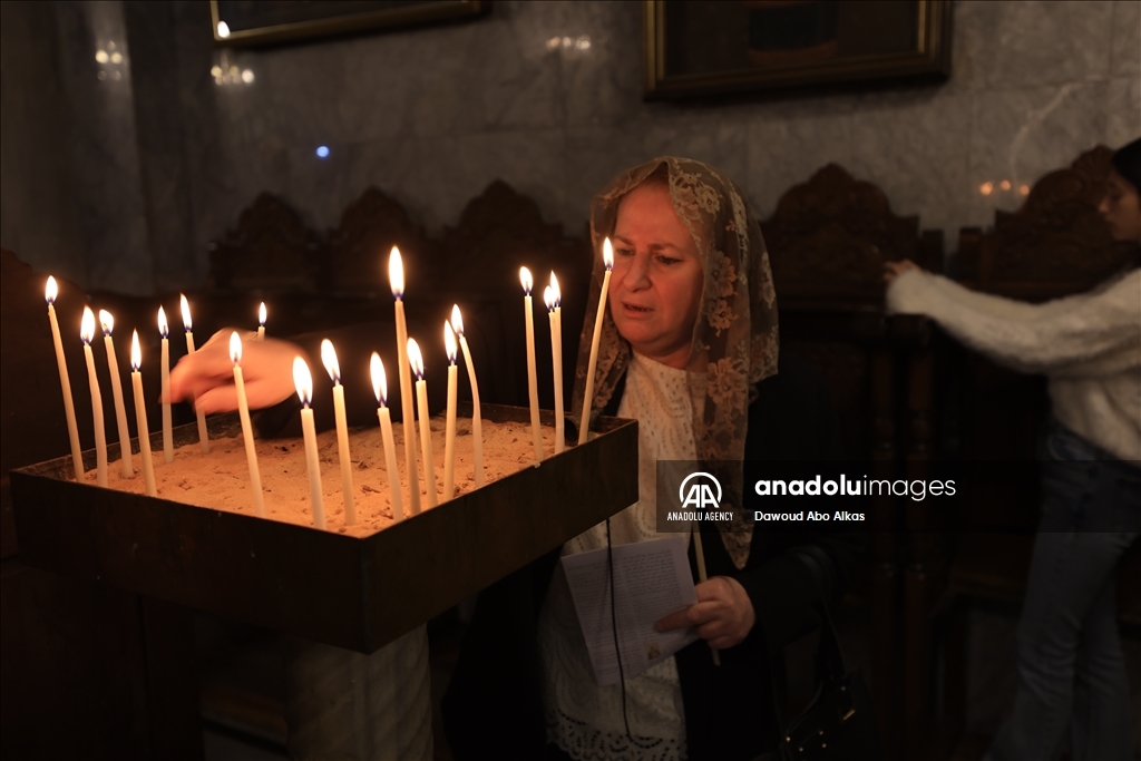 مسيحيون بغزة يحيون أحد الشعانين على وقع قصف إسرائيلي لمستشفى وتضرر كنيسة