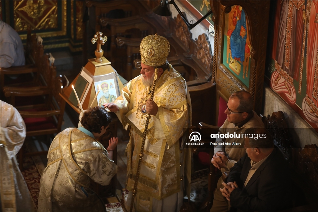 مسيحيون بغزة يحيون أحد الشعانين على وقع قصف إسرائيلي لمستشفى وتضرر كنيسة