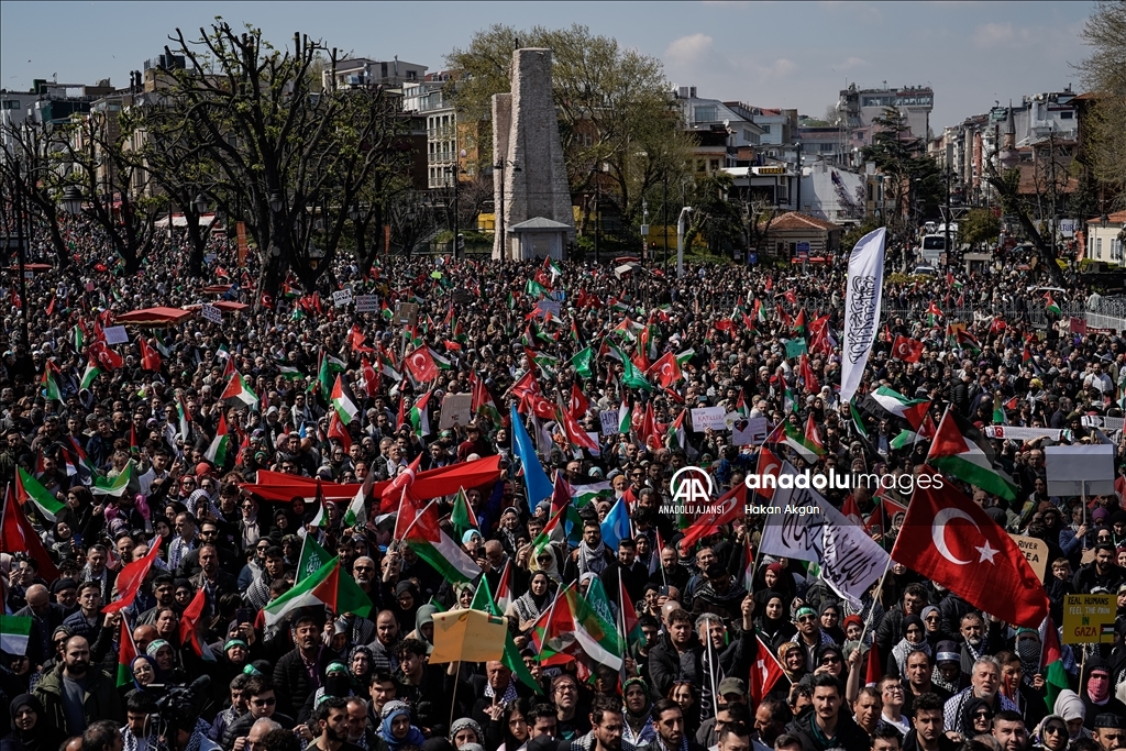 İstanbul'da "Gazze Ölüyor! Ayağa Kalk!" yürüyüşü düzenlendi