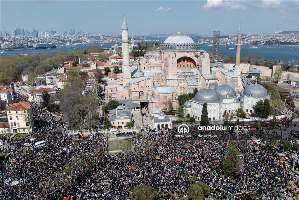 İHH'nin düzenlediği "Gazze Ölüyor! Ayağa Kalk!" yürüyüşü başladı