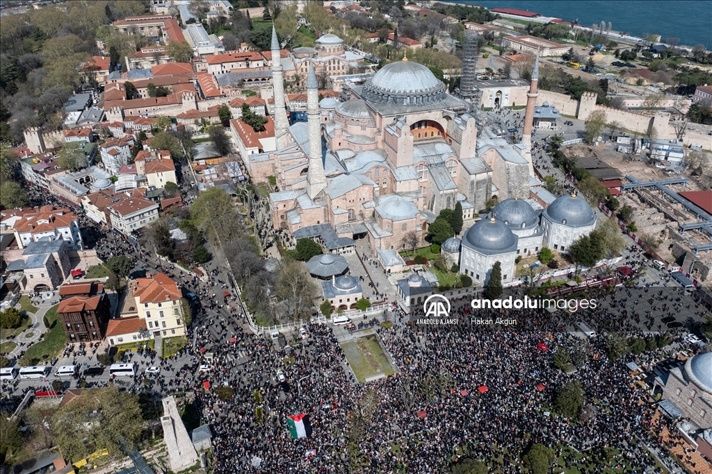 İHH'nin düzenlediği "Gazze Ölüyor! Ayağa Kalk!" yürüyüşü başladı