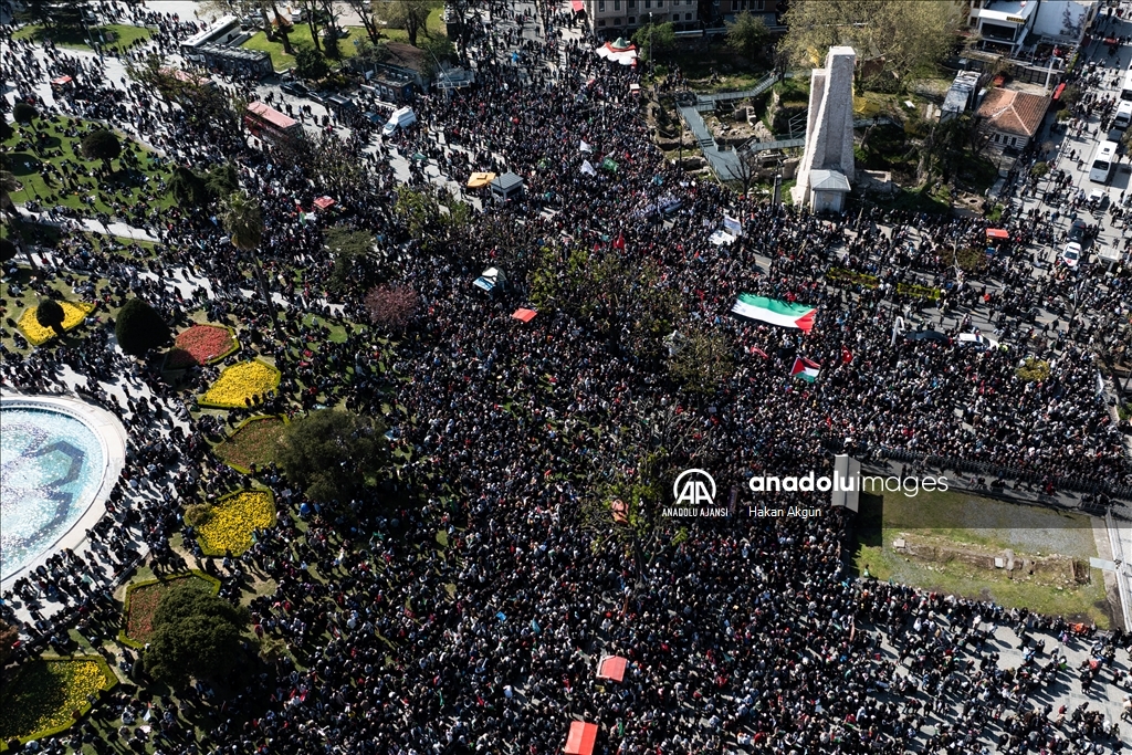 İHH'nin düzenlediği "Gazze Ölüyor! Ayağa Kalk!" yürüyüşü başladı