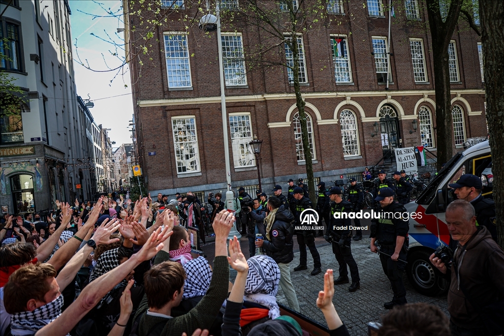 Amsterdam'da Filistin yanlısı öğrencilerin gösterisine polis müdahale etti