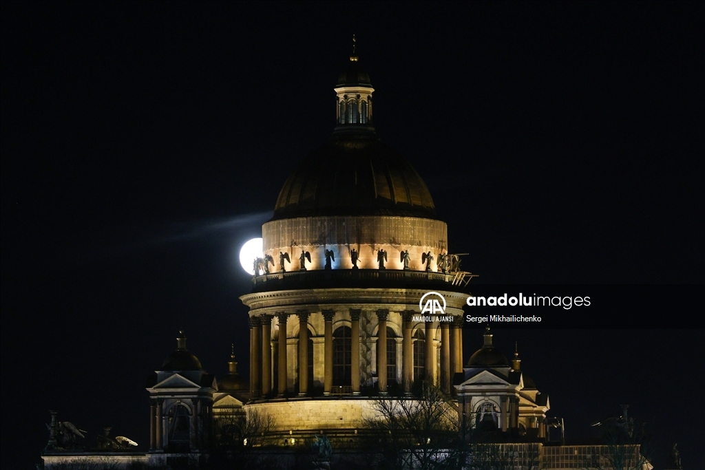 Saint Petersburg'da Dolunay