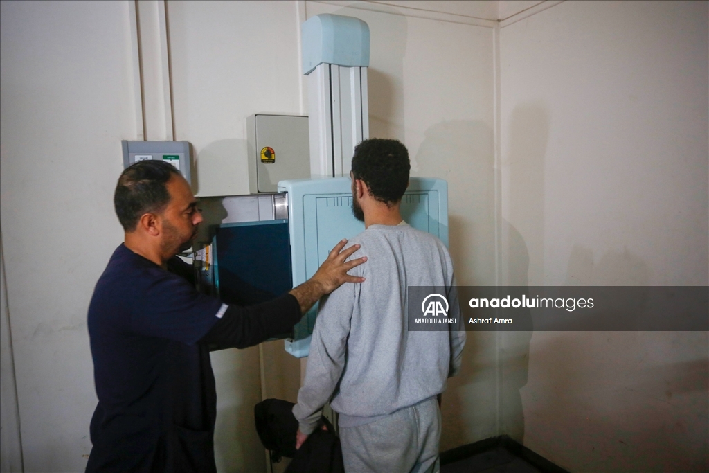 İsrail, Gazze'de alıkoyduğu ve sağlık durumları kötüleşen 9 Filistinliyi salıverdi