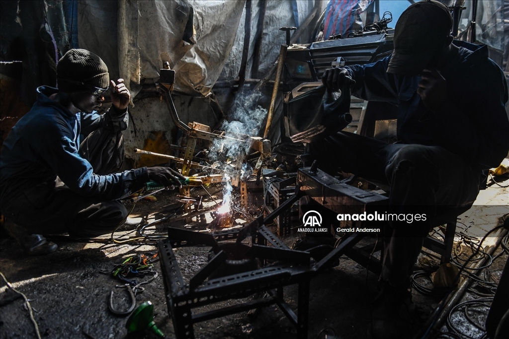 Kenya'da gençler hurdalardan gelecek inşa ediyor