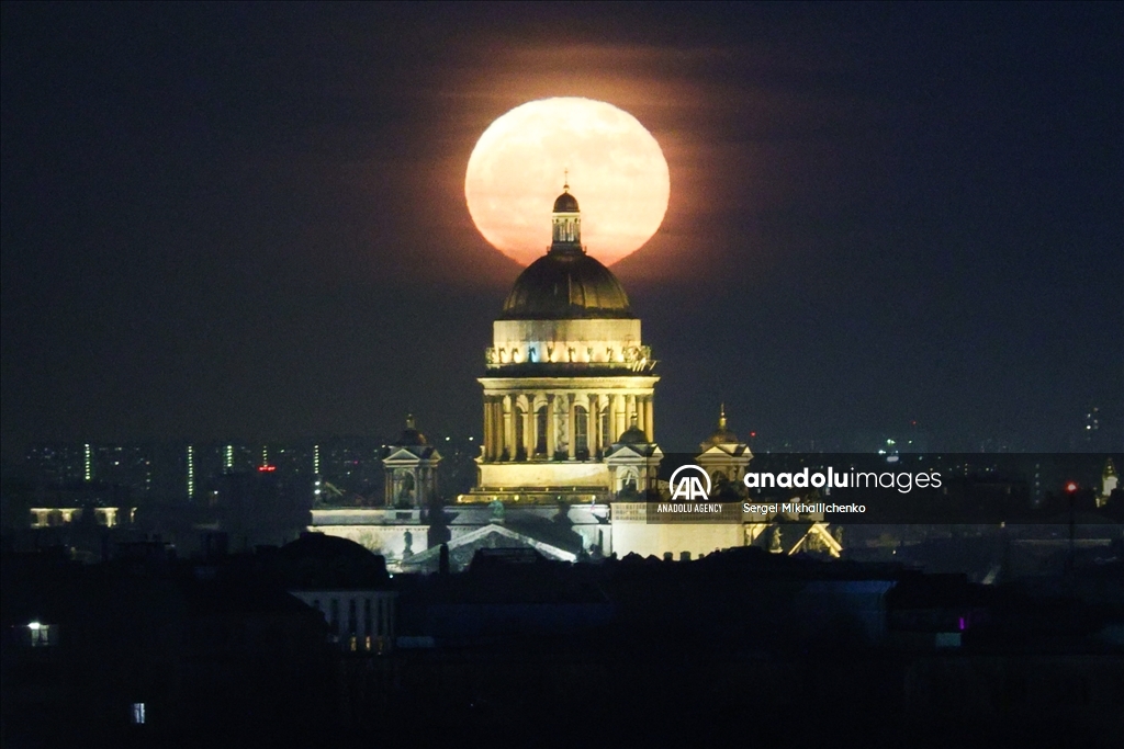 Full moon rises over Saint-Petersburg