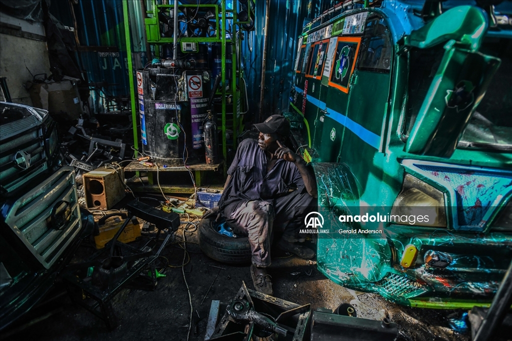 Kenya'da gençler hurdalardan gelecek inşa ediyor