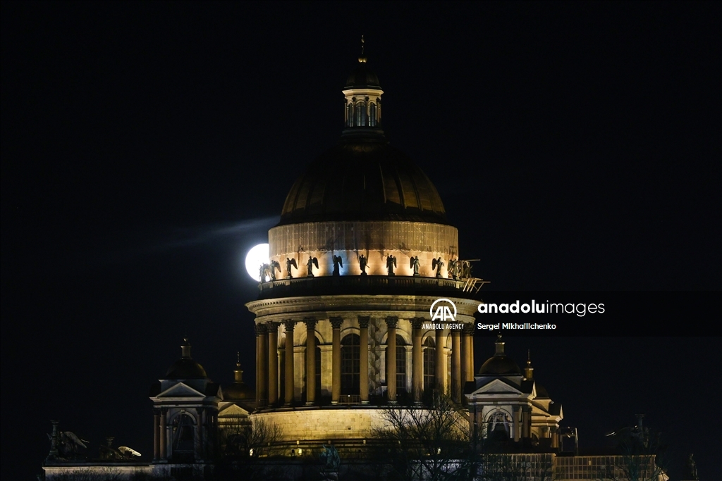 Full moon rises over Saint-Petersburg