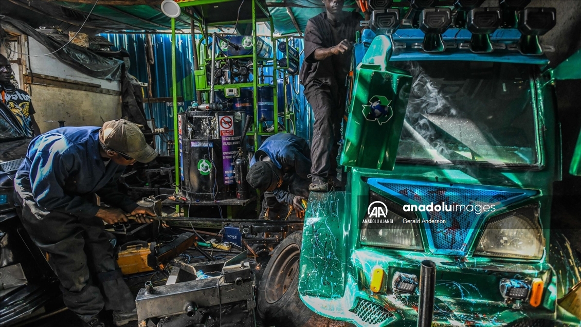 Kenya'da gençler hurdalardan gelecek inşa ediyor