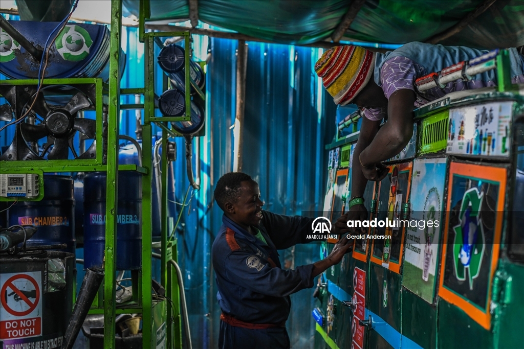 Kenya'da gençler hurdalardan gelecek inşa ediyor