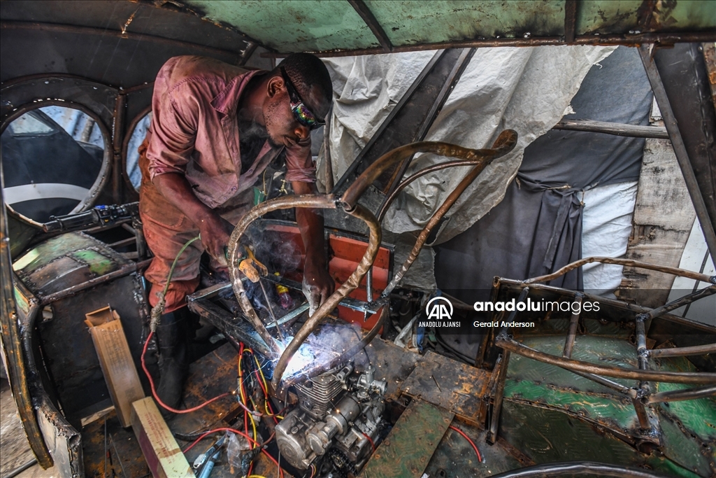 Kenya'da gençler hurdalardan gelecek inşa ediyor