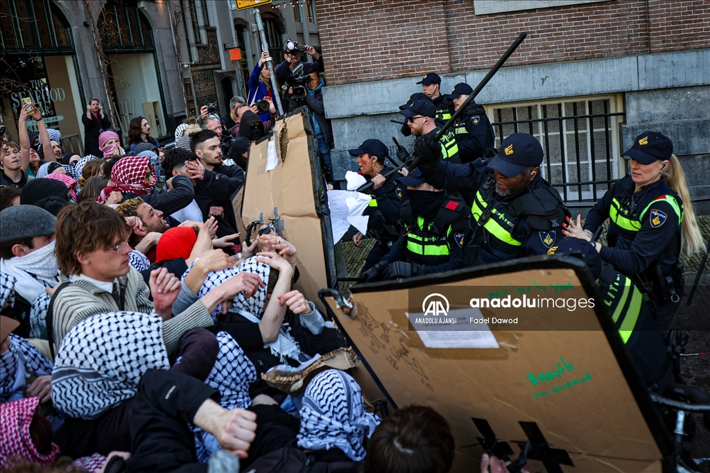 Amsterdam Üniversitesi öğrencileri Filistin’e destek için eylem düzenledi