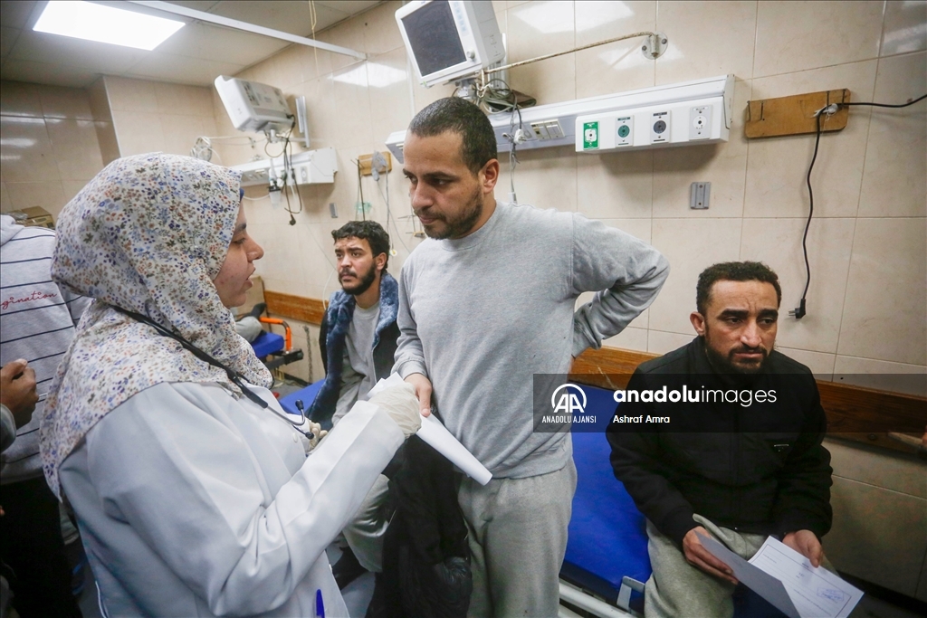 İsrail, Gazze'de alıkoyduğu ve sağlık durumları kötüleşen 9 Filistinliyi salıverdi