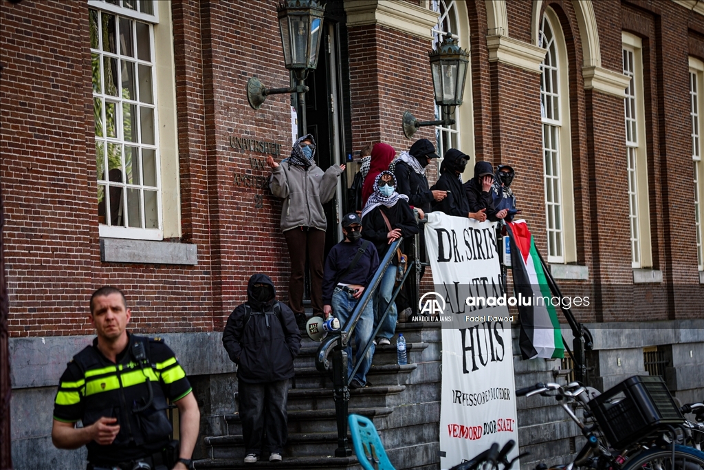 Amsterdam'da Filistin yanlısı öğrencilerin gösterisine polis müdahale etti
