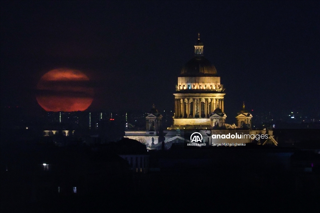 Saint Petersburg'da Dolunay