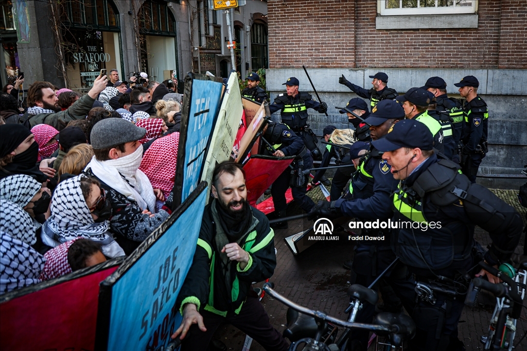 Amsterdam Üniversitesi öğrencileri Filistin’e destek için eylem düzenledi